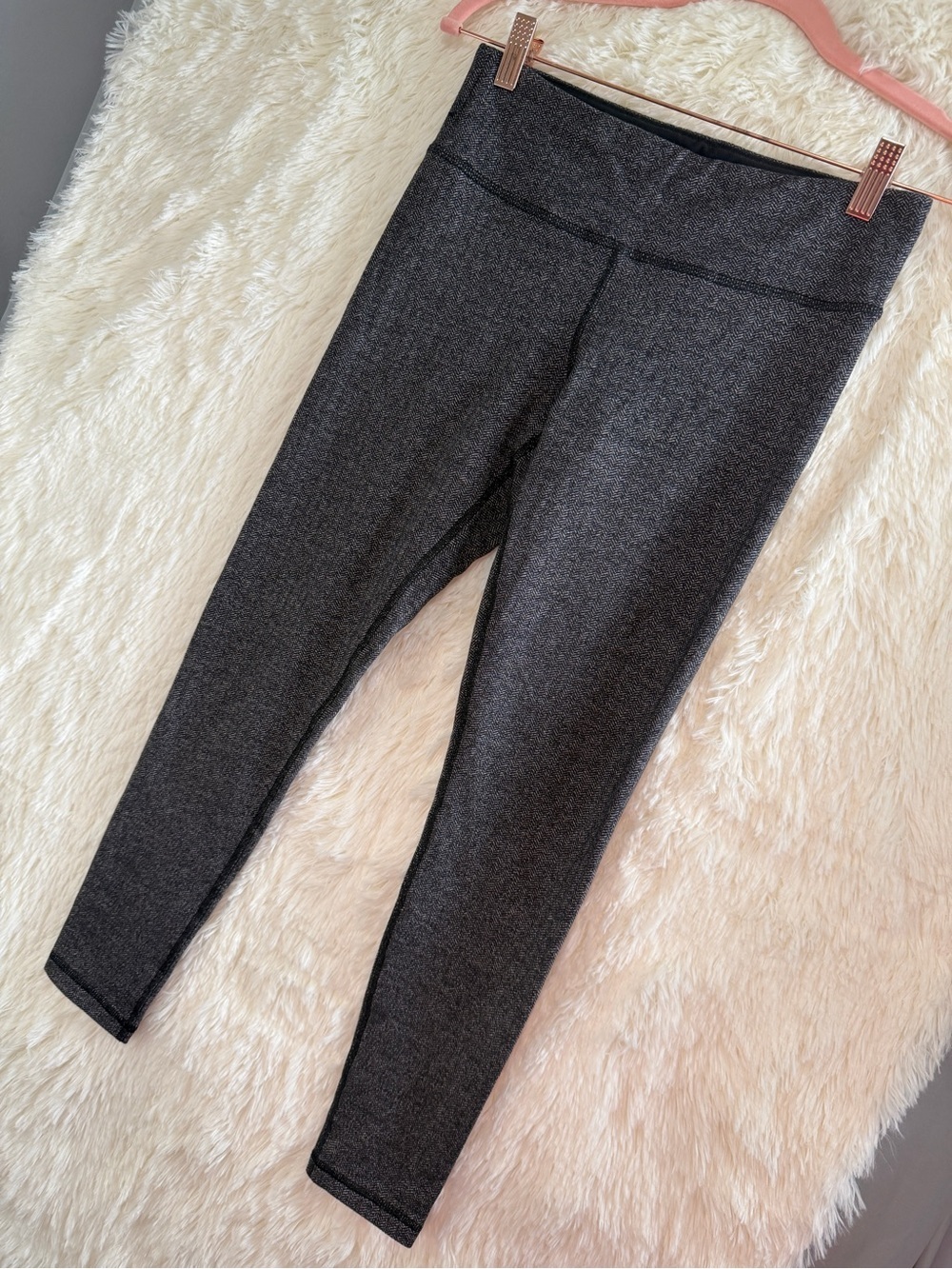 TNA Aritzia Womens Textured Low Rise Cropped Leggings M Grey Yoga Gym Running
